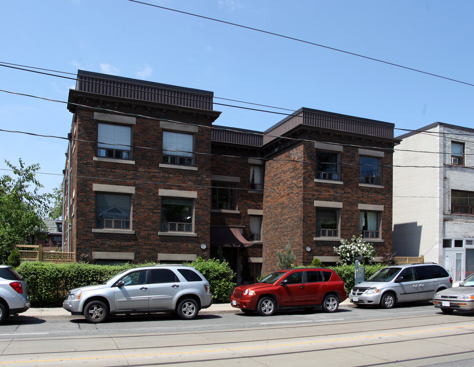 Aston Court in Toronto, ON - Building Photo