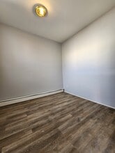 72 Van Nostrand Ave, Unit 1 in Jersey City, NJ - Foto de edificio - Building Photo