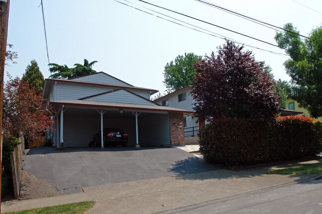 2536 SE 29th Ave in Portland, OR - Building Photo - Building Photo