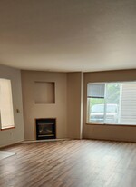 3618 Michelle Ln, Unit 3618 A in Anacortes, WA - Building Photo