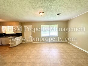 509 Lake Shore Dr in Ennis, TX - Building Photo - Building Photo