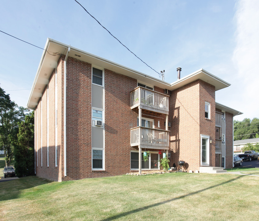 Eastbrook Terrace in Des Moines, IA - Building Photo