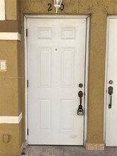 8100 W 28th Ct in Hialeah, FL - Building Photo - Building Photo