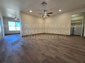 6974 Elkwood Dr in Las Vegas, NV - Building Photo - Building Photo