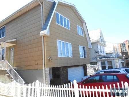 76 Grant St-Unit -2nd floor in Fairview, NJ - Building Photo