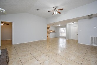 16806 Red Gully Dr in Sugar Land, TX - Building Photo - Building Photo