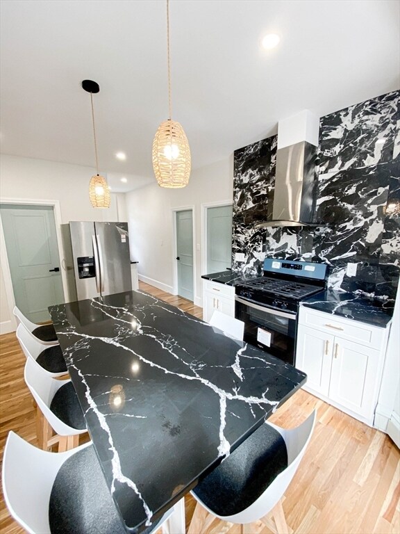 66 Mozart St, Unit 2 in Boston, MA - Foto de edificio - Building Photo