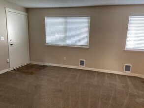 Heather Court in Tacoma, WA - Building Photo - Building Photo