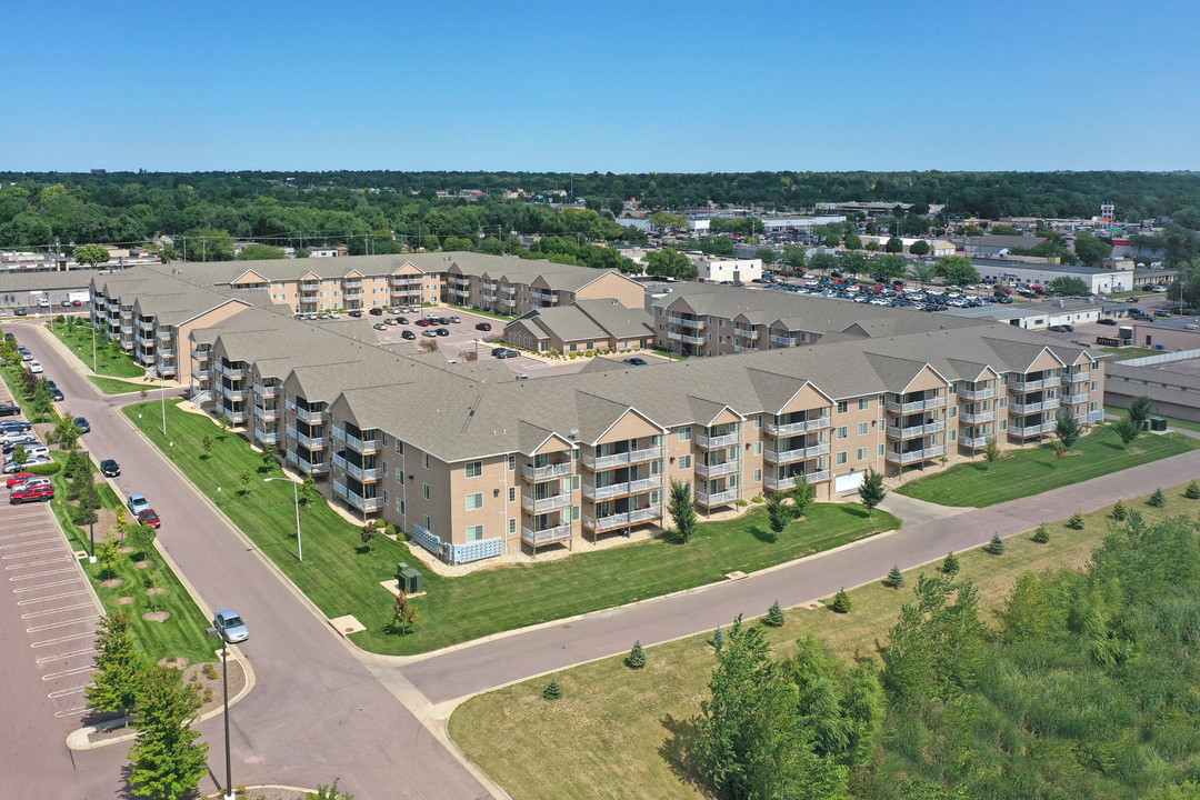 Dakota Pointe in Sioux Falls, SD - Foto de edificio