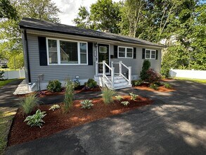 193 Beaver St in Franklin, MA - Foto de edificio - Building Photo