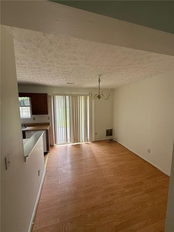 1501 Kessock Way in Stone Mountain, GA - Foto de edificio - Building Photo