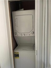 32 Scarborough Ln in Wappingers Falls, NY - Foto de edificio - Building Photo