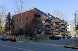 Metro Rosslyn Apartments