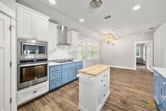 7 Woodhollow Way in Wimberley, TX - Building Photo - Building Photo