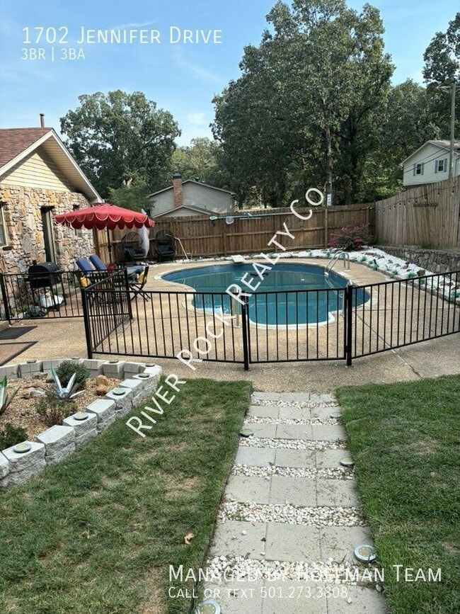 property at 1702 Jennifer Dr