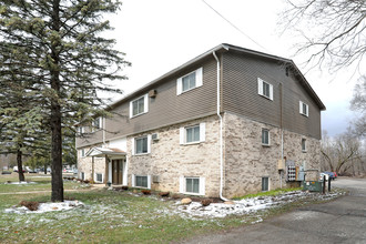 Maple Place Apartments - 2 Bedroom Communi... in Holly, MI - Building Photo - Building Photo