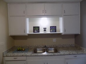 560 Estancia Dr NW in Albuquerque, NM - Building Photo - Building Photo