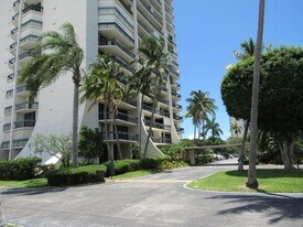 2400 Presidential Way in West Palm Beach, FL - Building Photo