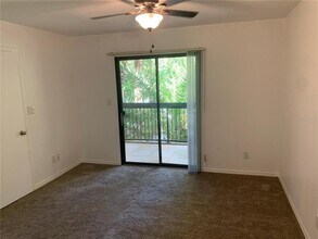 4005 Crockers Lake Blvd in Sarasota, FL - Building Photo - Building Photo