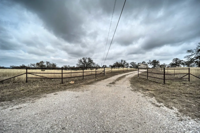 324 Deer Rd in Fredericksburg, TX - Building Photo - Building Photo