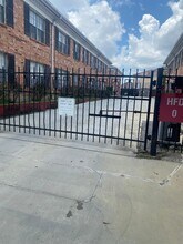 2822 Briarhurst Dr in Houston, TX - Building Photo - Building Photo