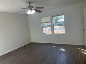 389 W Sloan St in Stephenville, TX - Building Photo - Building Photo