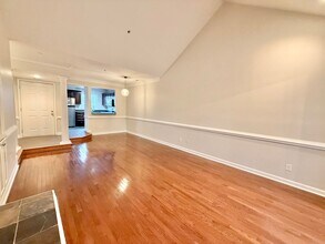 241 New Bern Pl in Raleigh, NC - Building Photo - Building Photo