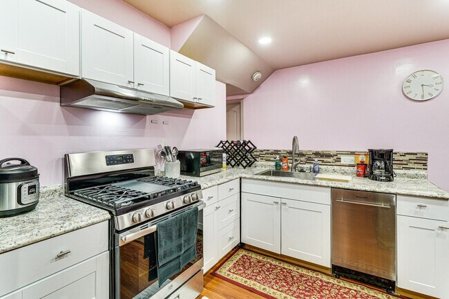 17777 Camelot Ln in Castro Valley, CA - Foto de edificio - Building Photo