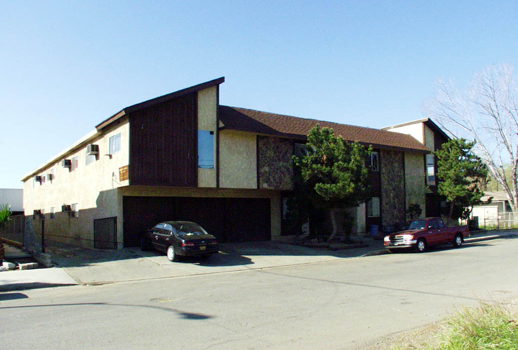 Violin Canyon Apartments in Castaic, CA - Building Photo