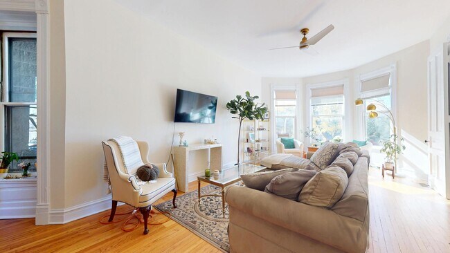 3233 N Wilton Ave-Unit -2 in Chicago, IL - Building Photo - Building Photo