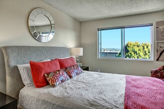 Arrive Magnolia in Seattle, WA - Building Photo - Interior Photo