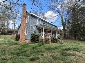 749 Mt Tabor Church Rd in Pickens, SC - Building Photo - Building Photo