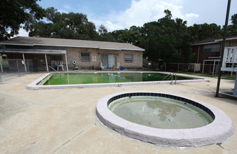 Clearview Townhouses in Jacksonville, FL - Building Photo - Building Photo