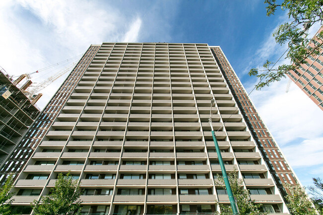 Sussex Square in Toronto, ON - Building Photo - Building Photo