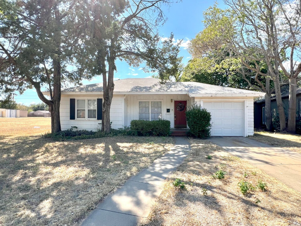 2812 Canton Ave in Lubbock, TX - Building Photo