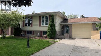 3131 Briarbank Dr in Windsor, ON - Building Photo