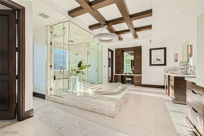 property at 5 Promontory Pointe Ln