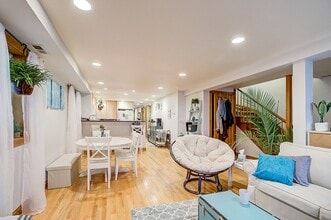 5042 N Winchester Ave, Unit Garden Apt in Chicago, IL - Building Photo - Building Photo
