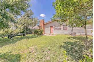8312 Granis St in Dallas, TX - Building Photo - Building Photo