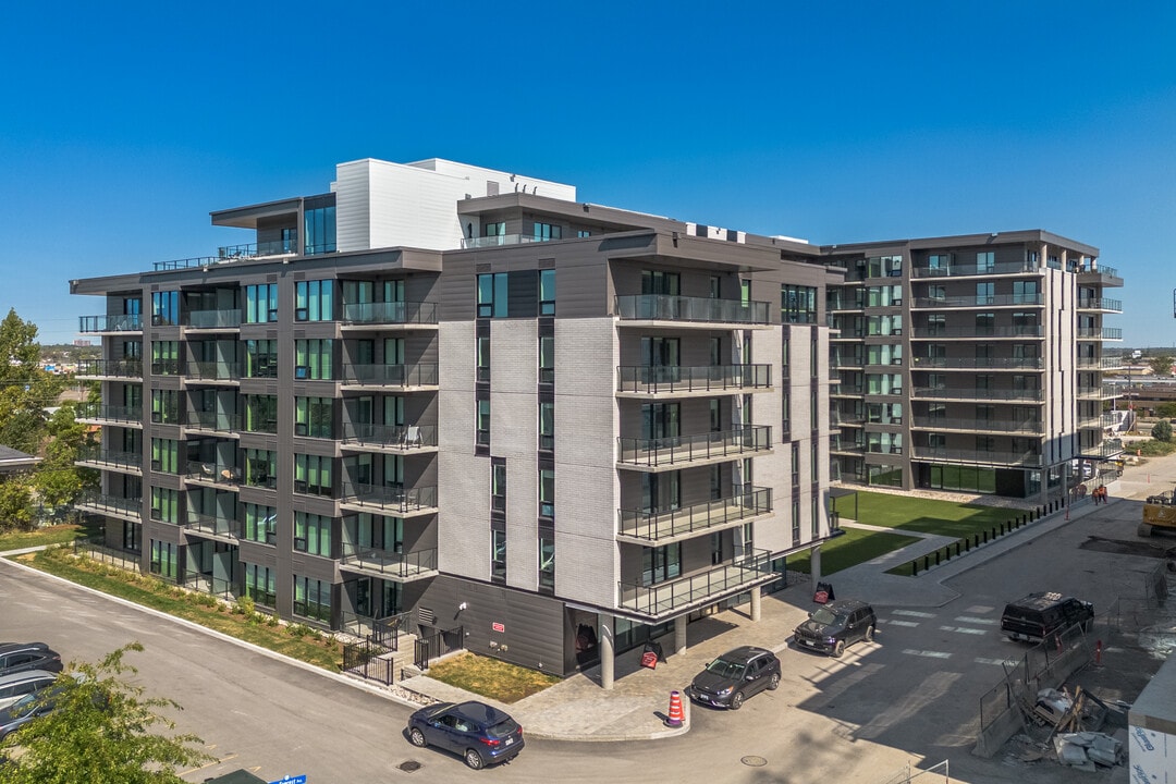 600 Mountaineer in Ottawa, ON - Foto de edificio