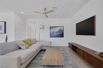 5672 Beguiling Falls St in Las Vegas, NV - Building Photo - Building Photo