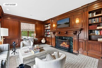 437 Wickapogue Rd in Southampton, NY - Building Photo - Building Photo