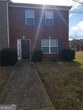 7712 Autry Cir in Douglasville, GA - Foto de edificio - Building Photo