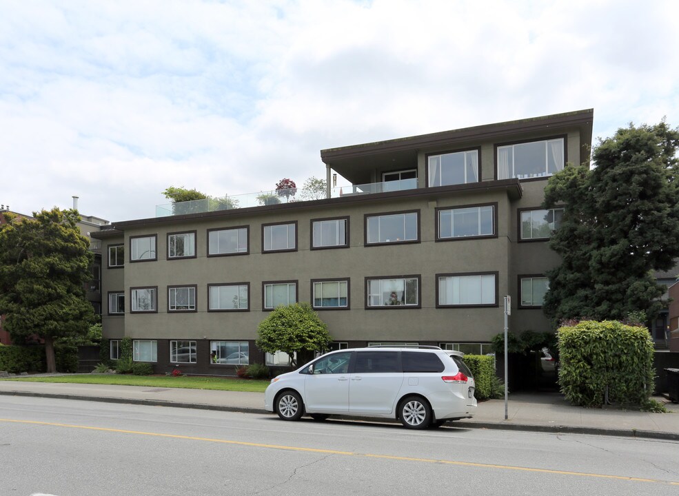 2170 Cornwall Ave in Vancouver, BC - Building Photo