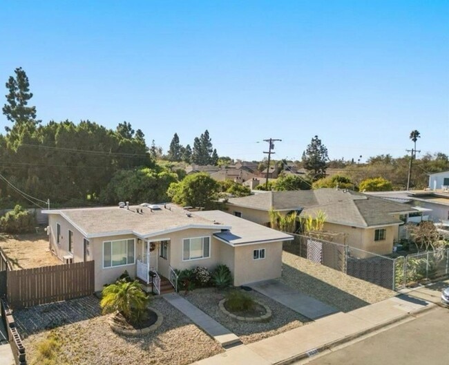 6553 Lemarand Ave in San Diego, CA - Building Photo - Building Photo
