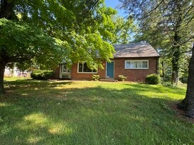 10275 Kennerly Rd in St. Louis, MO - Building Photo