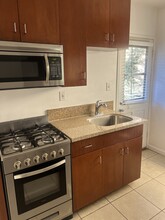 3323 Barham Blvd, Unit 3323 in Los Angeles, CA - Building Photo - Building Photo