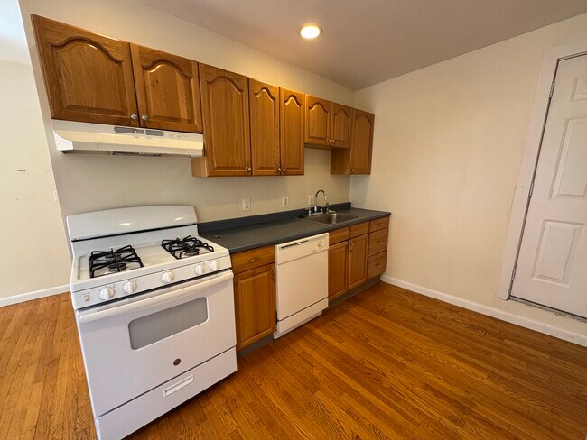 20 Alberta Ter, Unit #2 in Cambridge, MA - Foto de edificio - Building Photo