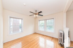 2010 W Foster Ave in Chicago, IL - Building Photo