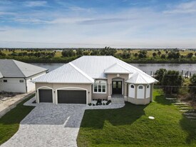 13329 Longville Ave in Port Charlotte, FL - Building Photo